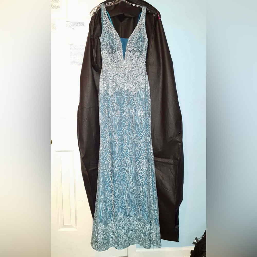 NWT!  Gorgeous Vienna Prom gown opulent beadwork mermaid silhouette.  Size 2.